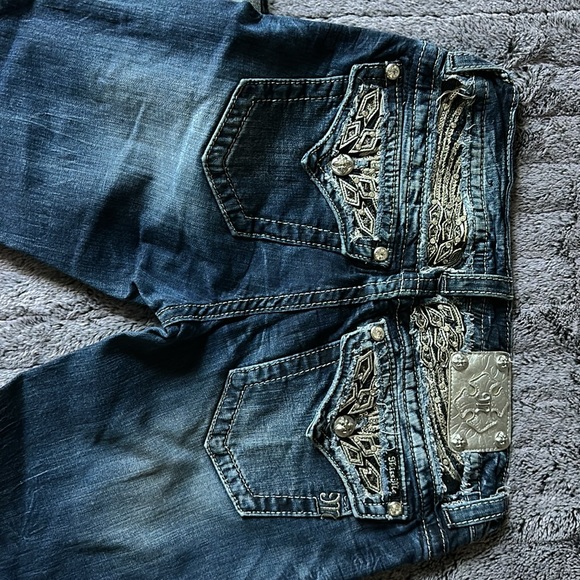 Miss Me Signature Cropped Jeans - Picture 4 of 6